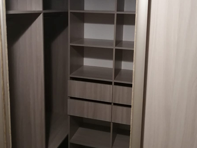 Шкафы-купе: Как максимально эффективно использовать пространство в вашей спальне